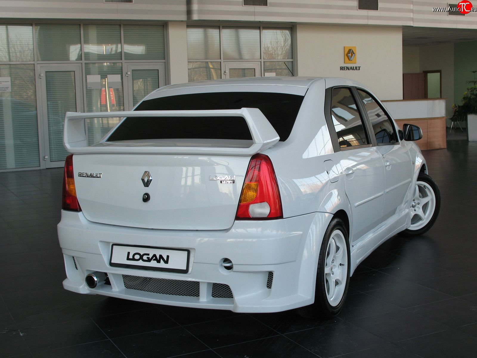 9 999 р. Задний бампер Power DM  Renault Logan  1 (2004-2010) дорестайлинг (Без сетки, Неокрашенный)  с доставкой в г. Керчь