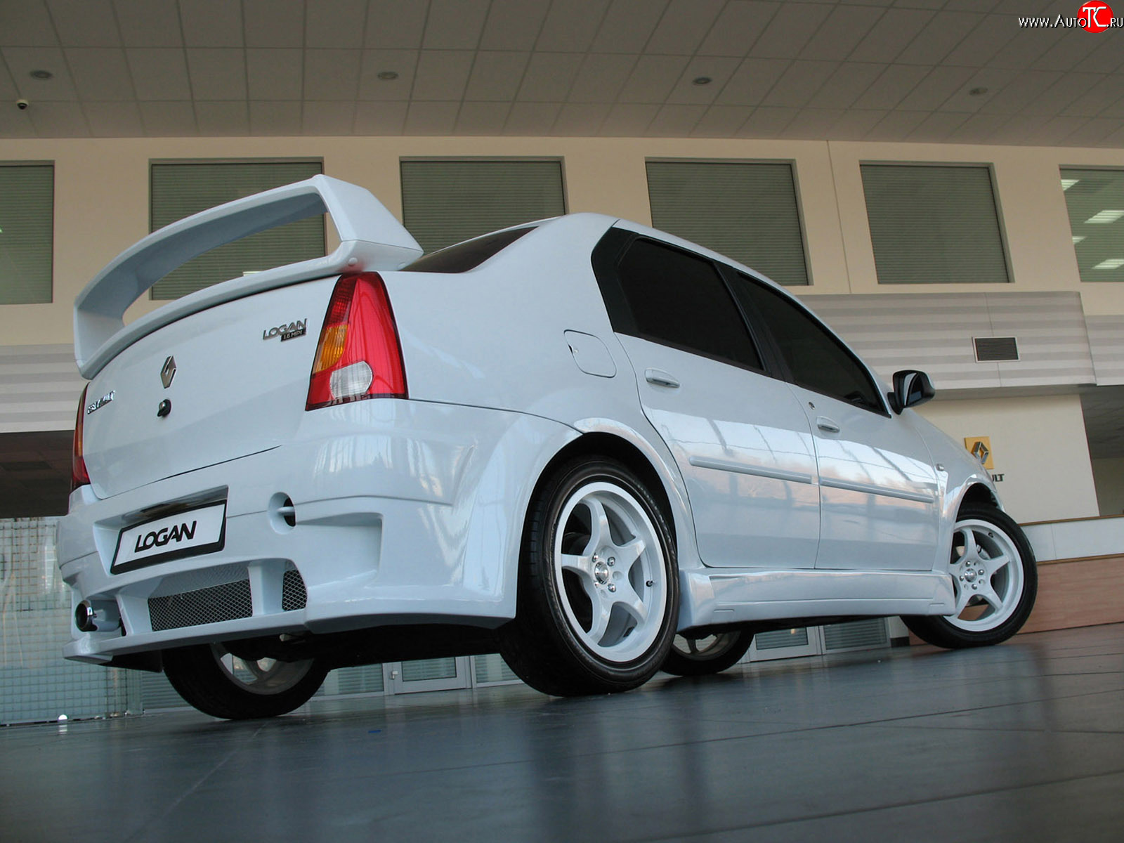 6 499 р. Высокий спойлер Power DM  Renault Logan  1 (2004-2010) дорестайлинг (Неокрашенный)  с доставкой в г. Керчь