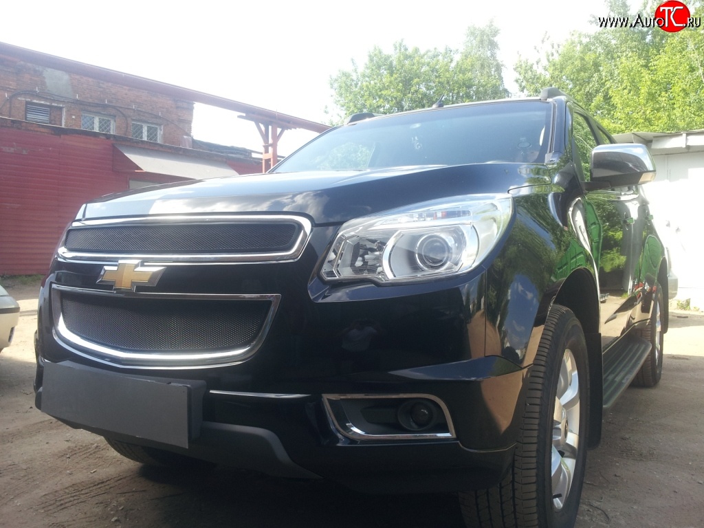 1 469 р. Сетка в решетку радиатора (верхняя) Russtal Chevrolet Trailblazer GM800 дорестайлинг (2012-2016) (черная)  с доставкой в г. Керчь