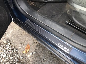 2 489 р. Накладки порожков салона INOX  Chevrolet Cruze ( HR51S,HR81S,  J300,  J305,  J308,  D2LC,  D2LC-K) (2001-2018) хэтчбек (Япония), седан дорестайлинг, хэтчбек дорестайлинг, седан рестайлинг, универсал рестайлинг, хэтчбек рестайлинг (нержавеющая сталь + карбон)  с доставкой в г. Керчь. Увеличить фотографию 9