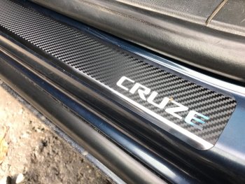 2 489 р. Накладки порожков салона INOX  Chevrolet Cruze ( HR51S,HR81S,  J300,  J305,  J308,  D2LC,  D2LC-K) (2001-2018) хэтчбек (Япония), седан дорестайлинг, хэтчбек дорестайлинг, седан рестайлинг, универсал рестайлинг, хэтчбек рестайлинг (нержавеющая сталь + карбон)  с доставкой в г. Керчь. Увеличить фотографию 6
