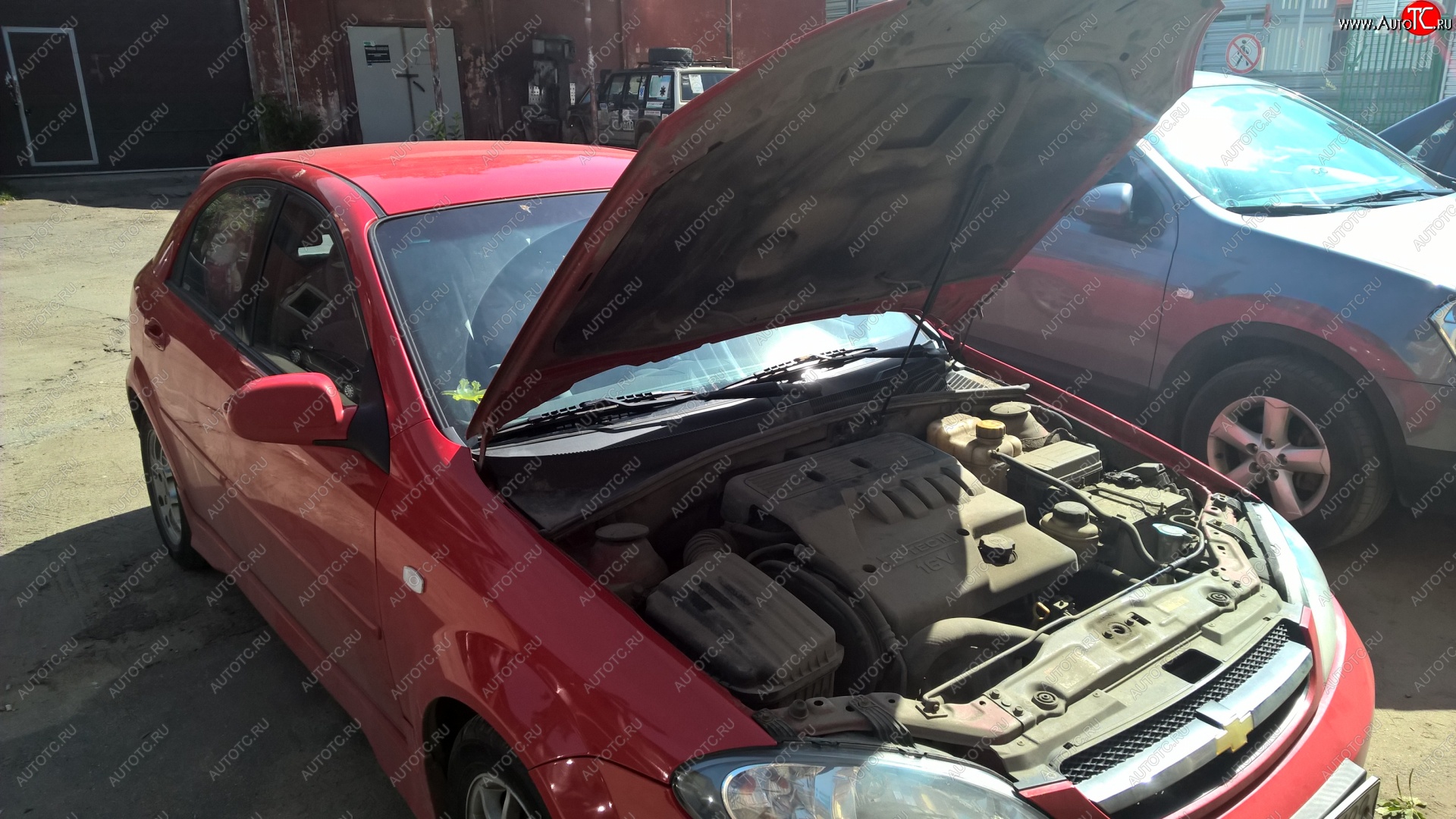 1 449 р. Упор капота Russtal Chevrolet Lacetti универсал (2002-2013)  с доставкой в г. Керчь