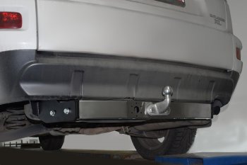 16 259 р. Фаркоп PT GROUP /тип F/ с НЕРЖ накладкой MITSUBISHI Outlander XL 2007-2012/ CITROEN С-Сrosser 2007-2012/ PEUGEOT Mitsubishi Outlander XL (CW)  рестайлинг (2010-2013)  с доставкой в г. Керчь. Увеличить фотографию 2