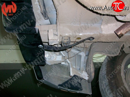 949 р. Кронштейн крепления задней юбки Sport  Ford Focus  2 (2004-2008)  седан дорестайлинг, универсал дорестайлинг, хэтчбэк 3 дв. дорестайлинг, хэтчбэк 5 дв. дорестайлинг  с доставкой в г. Керчь