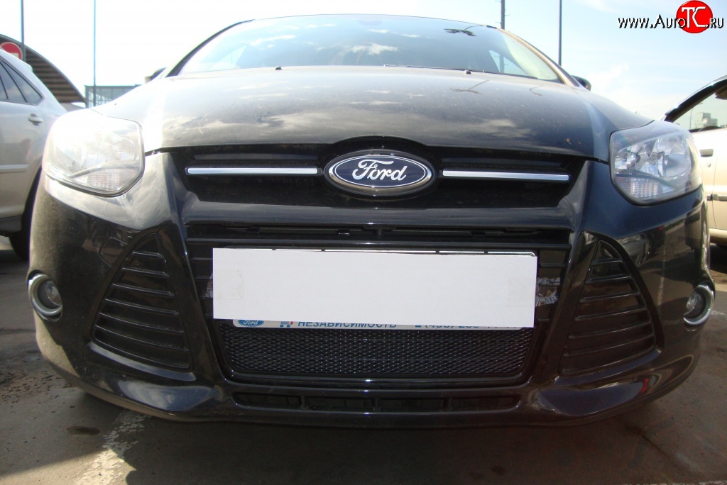 1 749 р. Сетка на бампер Russtal (черная) Ford Focus 3 седан дорестайлинг (2011-2015)  с доставкой в г. Керчь