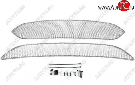 2 204 р. Сетка в воздухозаборник бампера Arbori (20 мм, сота, кроме комплектации Titanium) Ford Focus 3 универсал рестайлинг (2014-2019) (Хром)  с доставкой в г. Керчь