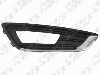 Правая оправа противотуманной фары SAT (с хром. молдингом) Ford Focus  3 (2014-2019) седан рестайлинг, универсал рестайлинг, хэтчбэк рестайлинг