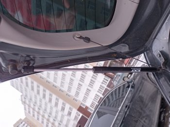 579 р. Упор крышки багажника SAT (газовый)  KIA Ceed  1 ED (2006-2012) дорестайлинг, хэтчбэк 5 дв., рестайлинг, хэтчбэк 5 дв.  с доставкой в г. Керчь. Увеличить фотографию 2