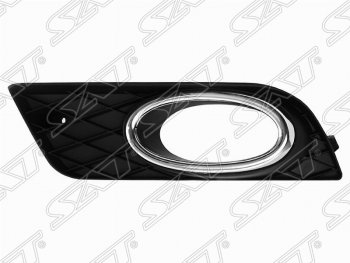 Правая рамка противотуманной фары SAT (с хром ободком) Honda Civic  FB (2011-2016) седан