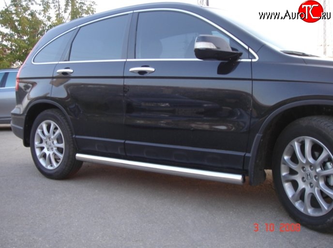 11 299 р. Защита порогов из круглой трубы диаметром 76 мм Металл Дизайн  Honda CR-V  RE1,RE2,RE3,RE4,RE5,RE7 (2007-2010) дорестайлинг  с доставкой в г. Керчь