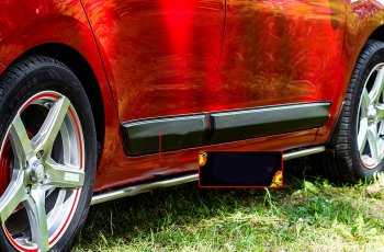 Молдинг двери на RA (задний правый) Hyundai Solaris  HCR (2017-2022) седан дорестайлинг, седан рестайлинг (Поверхность шагрень)