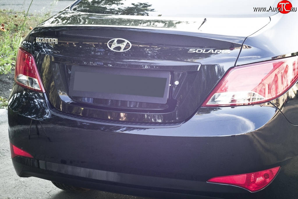 979 р. Накладка на верхнюю часть заднего бампера RA Hyundai Solaris RBr седан рестайлинг (2014-2017)  с доставкой в г. Керчь