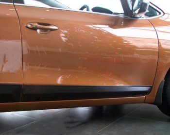 Молдинг двери RA (передний правый) KIA Ceed  2 JD (2012-2018) дорестайлинг, хэтчбэк, рестайлинг, хэтчбэк (Поверхность шагрень)