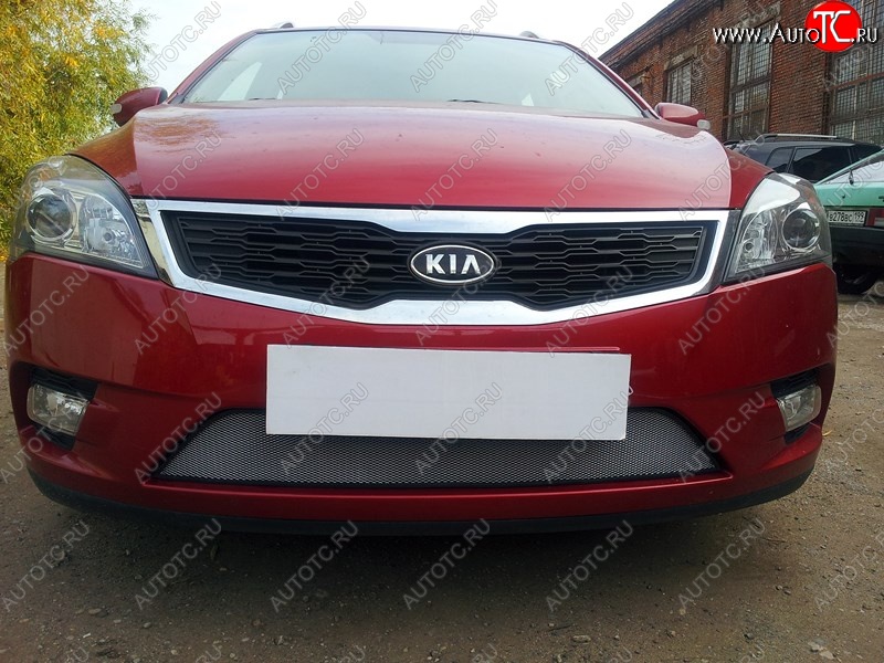 1 539 р. Защитная сетка на бампер Russtal (хром) KIA Ceed 1 ED рестайлинг, хэтчбэк 5 дв. (2010-2012)  с доставкой в г. Керчь