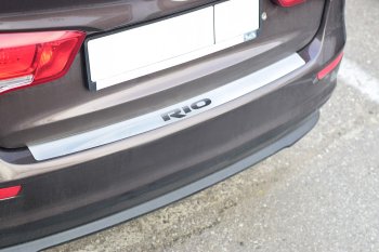2 239 р. Защитная накладка заднего бампера Petroil Tuning  KIA Rio  4 FB (2016-2025) дорестайлинг седан, рестайлинг седан (Нержавейка полированная с надписью)  с доставкой в г. Керчь. Увеличить фотографию 2