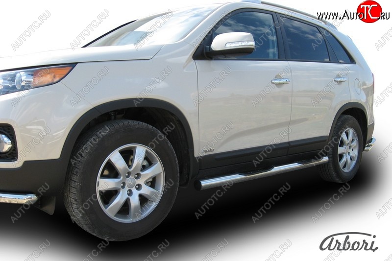 15 749 р. Защита штатных порогов Arbori (с проступью, нержавейка, d76 mm). KIA Sorento XM дорестайлинг (2009-2012)  с доставкой в г. Керчь