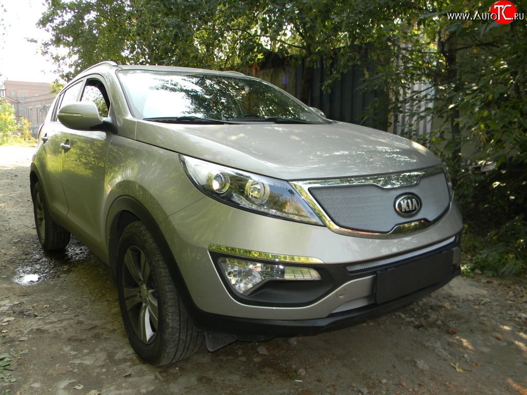 1 379 р. Средняя сетка на бампер Russtal (хром) KIA Sportage 3 SL дорестайлинг (2010-2014)  с доставкой в г. Керчь