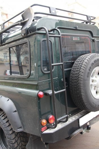 6 529 р. Лестница на крышу РИФ Land Rover Defender 110 1 L316 рестайлинг 5дв. (2007-2016)  с доставкой в г. Керчь. Увеличить фотографию 2