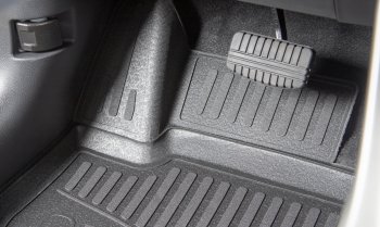9 949 р. Комплект 3D ковриков салона TRIUMF Land Rover Discovery Sport L550 дорестайлинг (2014-2019) (Черные)  с доставкой в г. Керчь. Увеличить фотографию 3