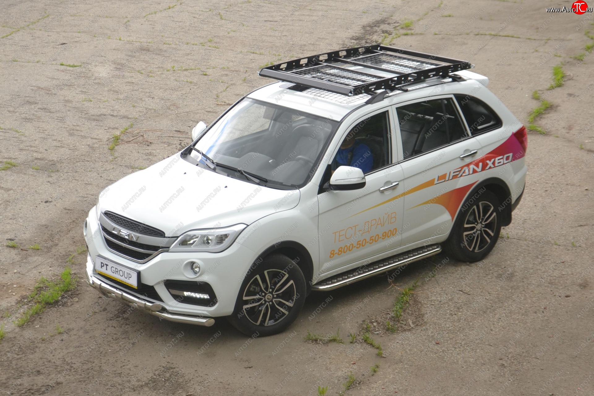 26 349 р. Порожки для ног из трубы Ø51 с алюминиевой площадкой Petroil Tuning Lifan X60 2-ой рестайлинг (2016-2025) (Нержавеющая полированная сталь)  с доставкой в г. Керчь