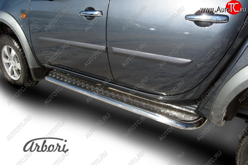 14 579 р. Защита штатных порогов с листом TRITON Arbori (нержавейка, алюминий, d57) Mitsubishi L200 5 KK,KL рестайлинг (2018-2022)  с доставкой в г. Керчь