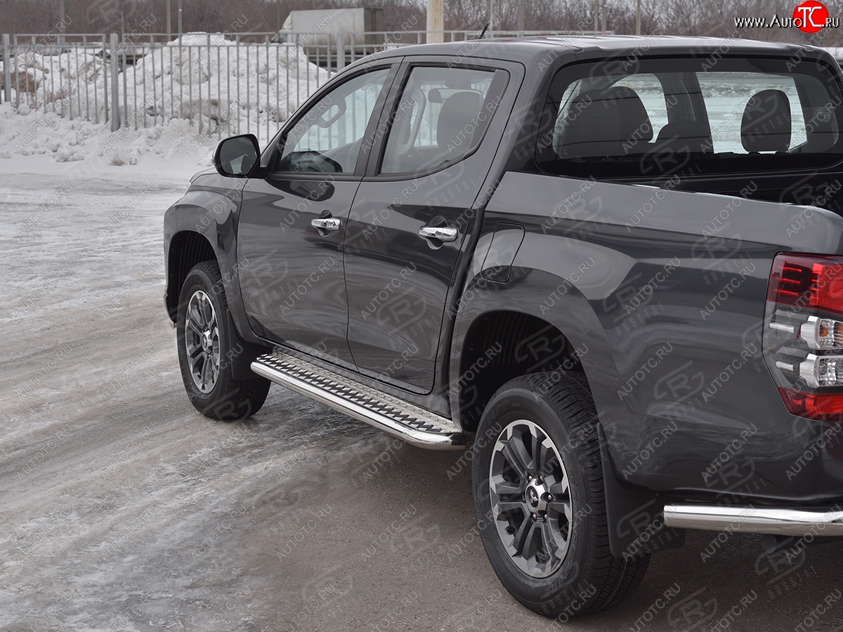 30 599 р. Порожки для ног SLITKOFF (Ø63 мм)  Mitsubishi L200  5 KK,KL (2018-2022) рестайлинг (Лист алюминиевый, труба - нержавейка)  с доставкой в г. Керчь