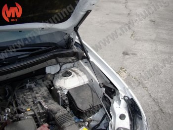 4 099 р. Упор капота MV-Tuning (двойной) Mitsubishi Outlander GF 2-ой рестайлинг (2015-2018)  с доставкой в г. Керчь. Увеличить фотографию 2