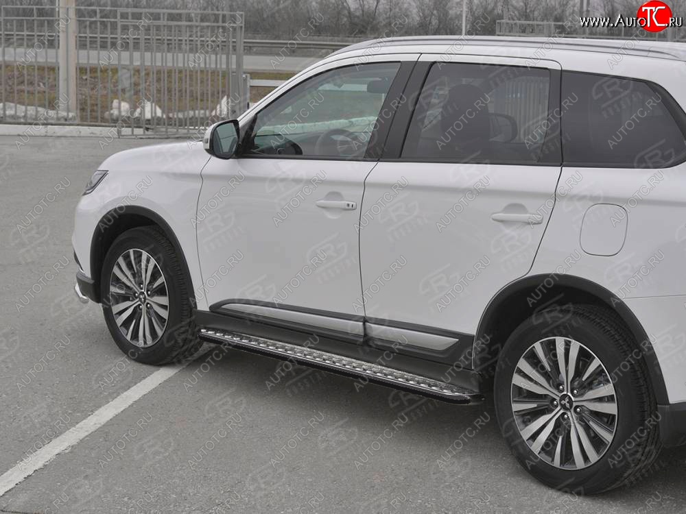 22 999 р. Порожки для ног SLITKOFF (Ø42 мм)  Mitsubishi Outlander  GF (2018-2022) 3-ий рестайлинг (Лист алюминиевый, труба - сталь окрашенная в черный цвет)  с доставкой в г. Керчь