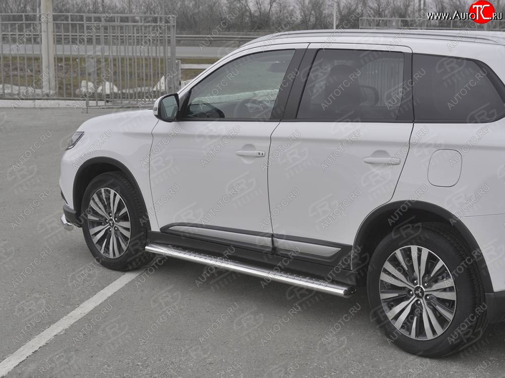 19 399 р. Защита порогов (Ø120x60 мм с проступью, нержавейка) Russtal Mitsubishi Outlander GF 3-ий рестайлинг (2018-2022)  с доставкой в г. Керчь