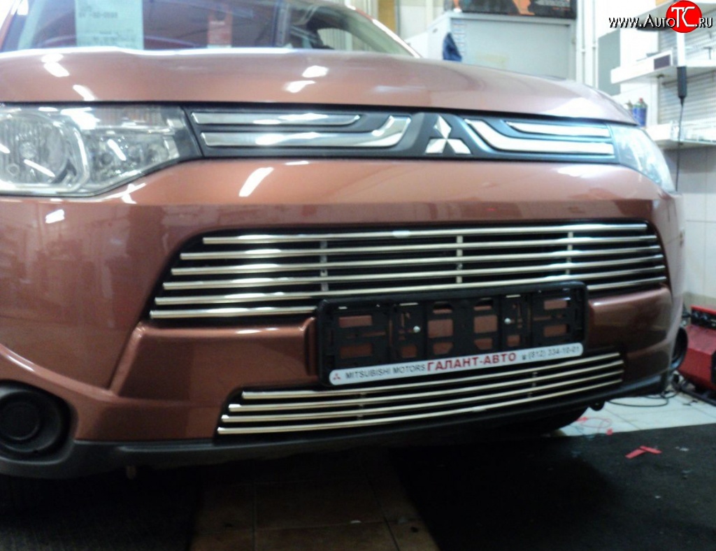 3 899 р. Нижняя декоративная вставка воздухозаборника Berkut Mitsubishi Outlander GF дорестайлинг (2012-2014)  с доставкой в г. Керчь