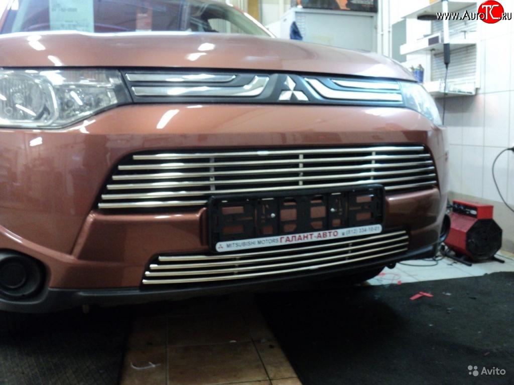 6 899 р. Верхняя декоративная вставка воздухозаборника Berkut Mitsubishi Outlander XL (CW)  дорестайлинг (2005-2009)  с доставкой в г. Керчь