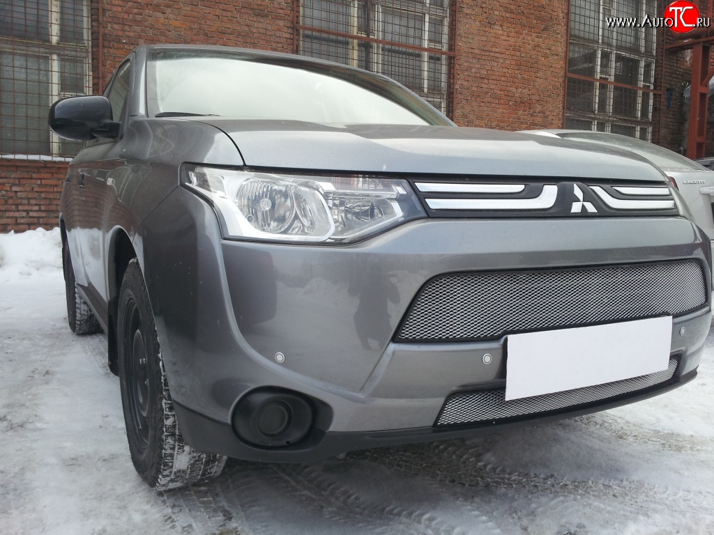 2 599 р. Сетка на бампер (рестайлинг) Russtal (хром) Mitsubishi Outlander GF дорестайлинг (2012-2014)  с доставкой в г. Керчь