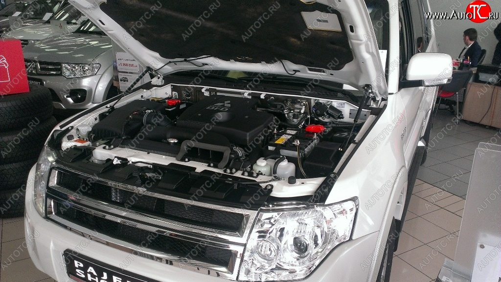 2 199 р. Газовые упоры капота Berkut Mitsubishi Pajero 4 V80 дорестайлинг (2006-2011)  с доставкой в г. Керчь