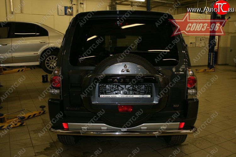 10 394 р. Защита заднего бампера Souz-96 (d60) Mitsubishi Pajero 4 V80 дорестайлинг (2006-2011) (полированная нержавейка)  с доставкой в г. Керчь