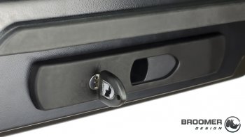 22 749 р. Багажный бокс Broomer Venture (420 л/189x89x40 см) на крышу   (Покрытие: шагрень, Цвет: чёрный)  с доставкой в г. Керчь. Увеличить фотографию 9