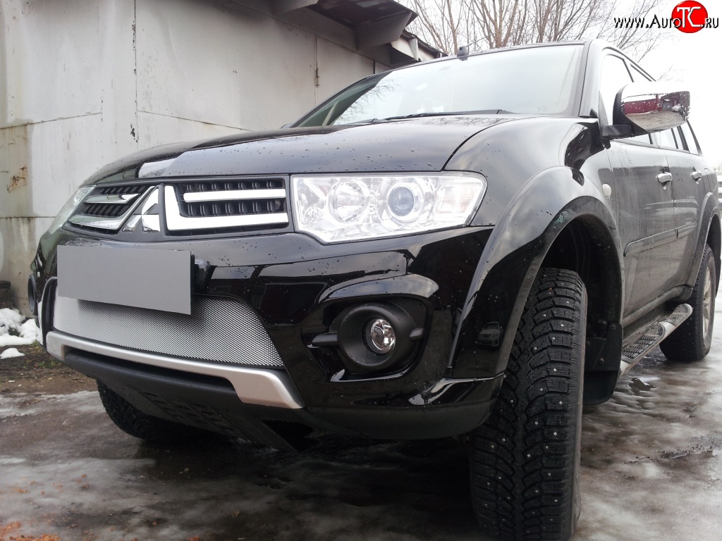 1 949 р. Сетка на бампер (рестайлинг) Russtal (хром) Mitsubishi Pajero Sport PB рестайлинг (2013-2017)  с доставкой в г. Керчь