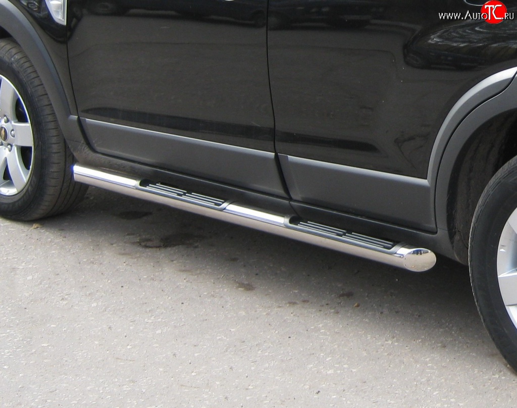 14 449 р. Защита порогов Russtal из трубы d76 мм с пластиковыми вставками для ног Chevrolet Captiva  дорестайлинг (2006-2011) (Защита порогов с со скосами на торцах (вариант 1))  с доставкой в г. Керчь