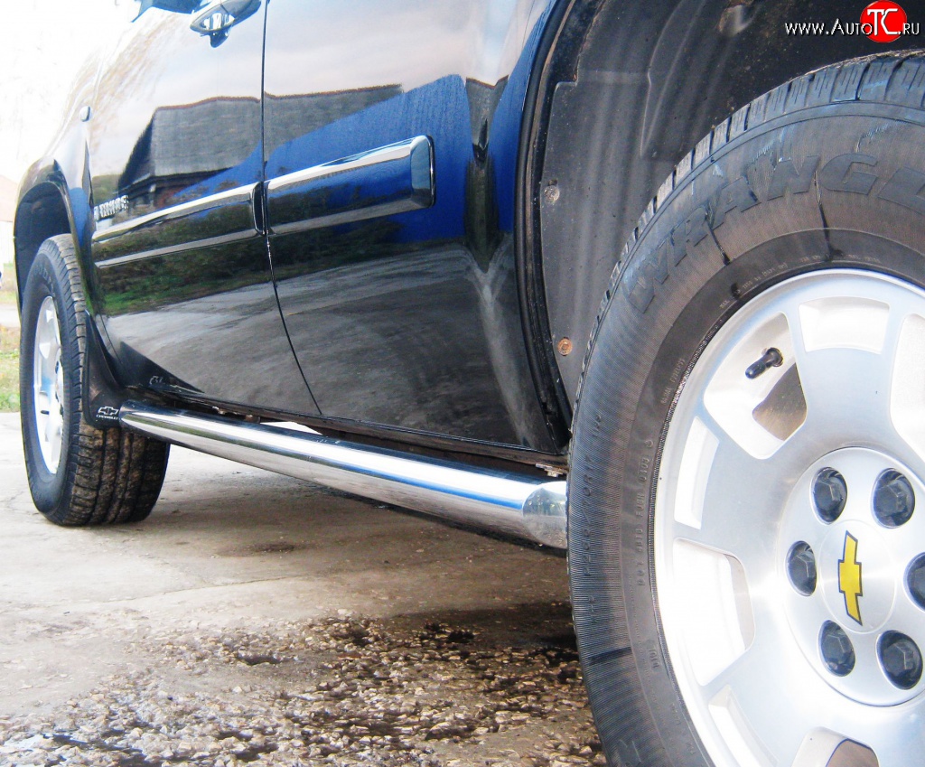 77 999 р. Защита порогов Russtal из круглой трубы диаметром 76 мм (дорестайлинг) Chevrolet Tahoe GMT900 5 дв. (2006-2013) (Защита порогов с со скосами на торцах (вариант 1))  с доставкой в г. Керчь