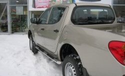 83 999 р. Защита порогов Russtal из трубы d76 мм с пластиковыми вставками для ног Mitsubishi L200 5 KK,KL рестайлинг (2018-2022) (Защита порогов с со скосами на торцах (вариант 1))  с доставкой в г. Керчь. Увеличить фотографию 2