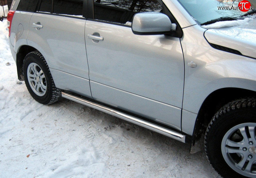 70 999 р. Защита порогов Russtal из круглой трубы диаметром 63 мм Suzuki Grand Vitara JT 5 дверей дорестайлинг (2005-2008) (Защита порогов с со скосами на торцах (вариант 1))  с доставкой в г. Керчь