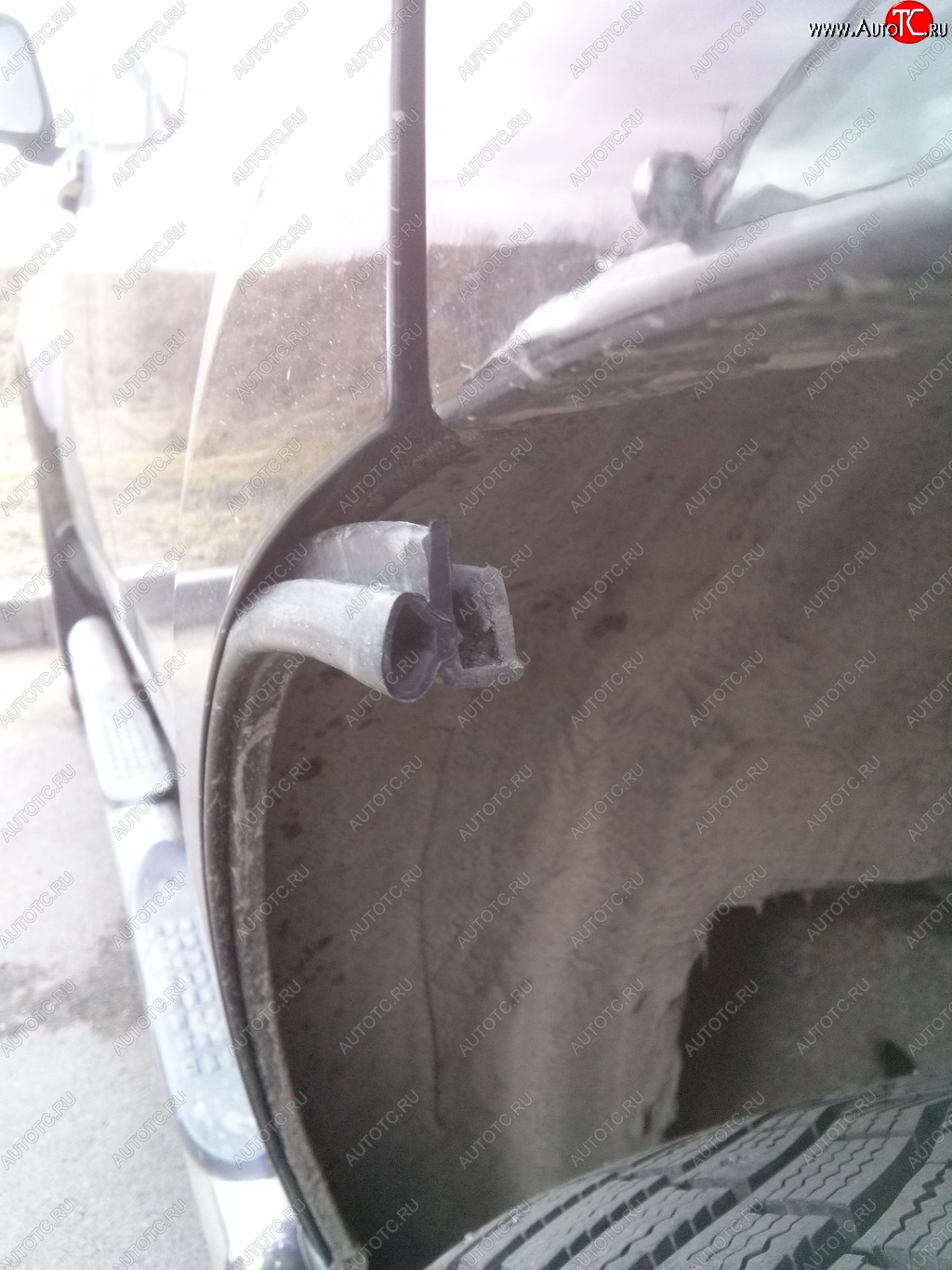 8 349 р. Уплотнитель между задней дверью и аркой колеса Оригинал Nissan Pathfinder R51 дорестайлинг (2004-2007)  с доставкой в г. Керчь