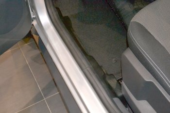 2 889 р. Накладки на ковролин пола Petroil Tuning Renault Duster HS дорестайлинг (2010-2015)  с доставкой в г. Керчь. Увеличить фотографию 4