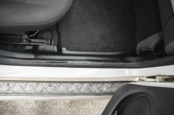 3 279 р. Накладки на ковролин пола Petroil Tuning  Nissan Terrano  D10 (2013-2022), Renault Duster  HS (2015-2021)  с доставкой в г. Керчь. Увеличить фотографию 2
