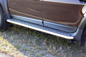 28 349 р. Порожки для ног из трубы Ø51 с алюминиевой площадкой Petroil Tuning Эстонец Nissan Terrano D10 дорестайлинг (2013-2016) (Нержавеющая полированная сталь)  с доставкой в г. Керчь. Увеличить фотографию 2