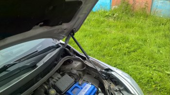 Упоры капота Russtal Nissan Tiida 1 хэтчбэк C11 дорестайлинг, Япония (2004-2007) (1 штука)