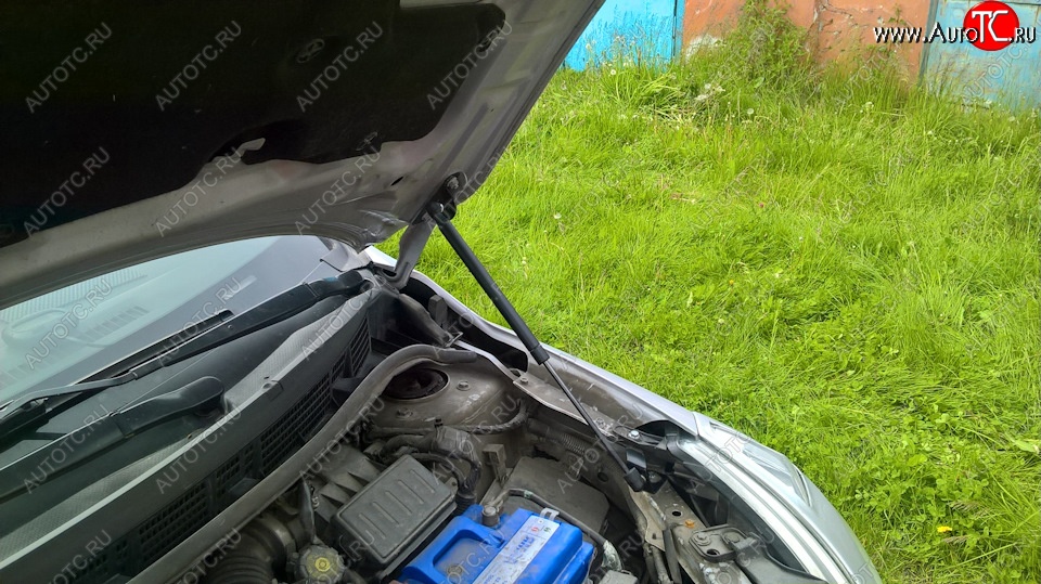 2 049 р. Упоры капота Russtal Nissan Tiida 1 хэтчбэк C11 дорестайлинг, Япония (2004-2007) (1 штука)  с доставкой в г. Керчь