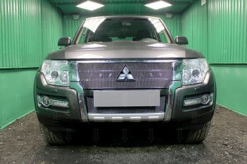 Защитная сетка в бампер (низ, ячейка 4х10 мм) Стрелка11 Премиум Mitsubishi Pajero 4 V90 2-ой рестайлинг (2014-2020) (Чёрная)