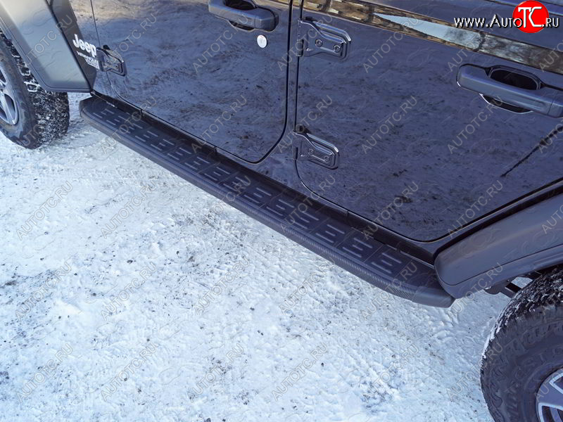 21 999 р. Пороги алюминиевые с пластиковой накладкой ТСС Тюнинг  Jeep Wrangler  JL (2018-2024) 3 дв. дорестайлинг (карбон черные)  с доставкой в г. Керчь