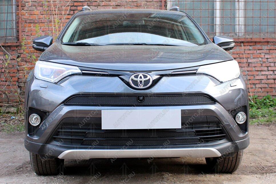 4 099 р. Защита радиатора (верх) (с камерой) Стрелка11 PREMIUM  Toyota RAV4  XA40 (2015-2019) 5 дв. рестайлинг (черная)  с доставкой в г. Керчь