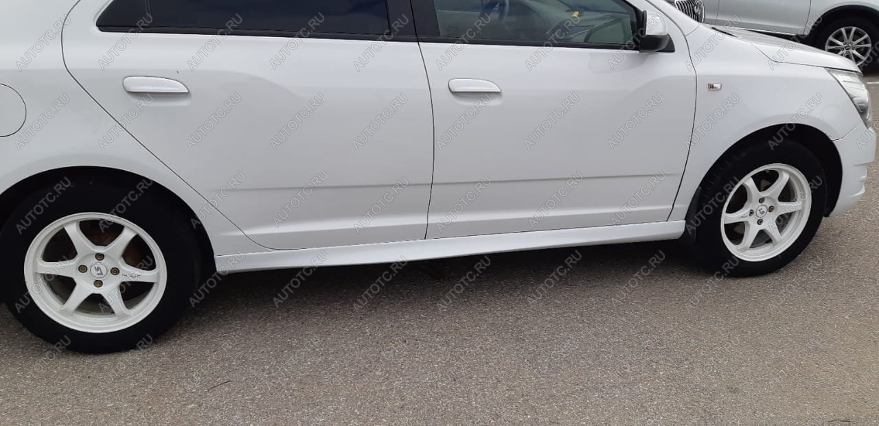 3 499 р. Пластиковые накладки порогов Фанат Тюнинг  Chevrolet Cobalt (2011-2023) седан дорестайлинг, седан 1-ый рестайлинг, седан 2-ой рестайлинг (неокрашенные (глянец под окраску))  с доставкой в г. Керчь